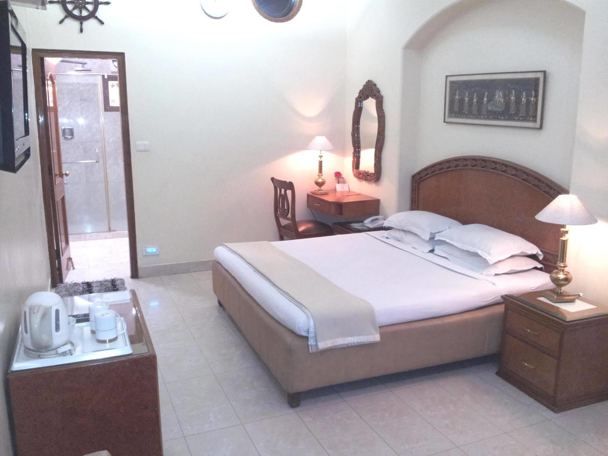 Bajaj Indian Home Stay New Delhi Exterior photo